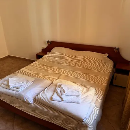 Pensión Benadi 3*
