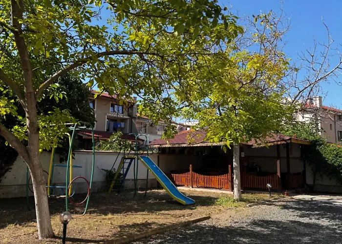 Къща за гости Benadi 3*